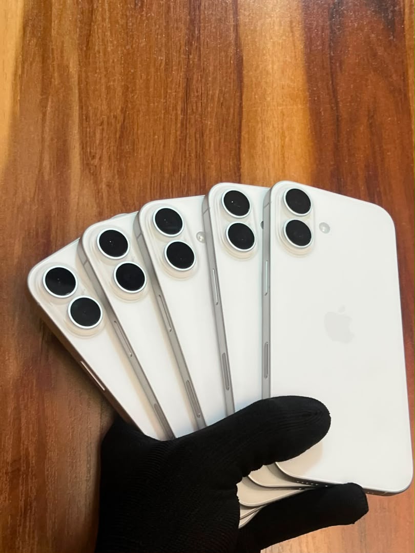 iPhone — White/Starlight